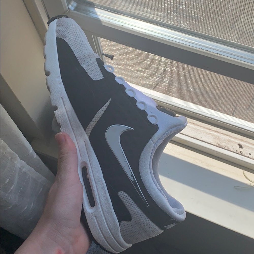 nike tennis shoes